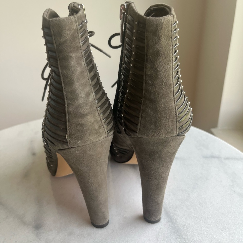 Vince Camuto Women's Megara Ankle Bootie 8.5M Vintage Look - Picture 16 of 16
